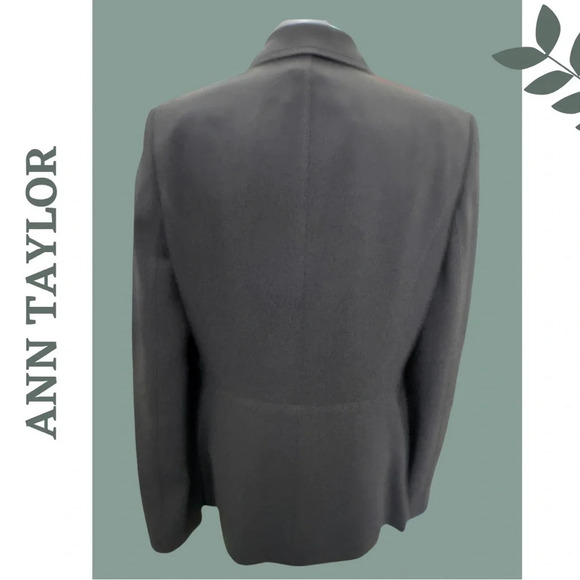 Ann Taylor Black Blazer Single
Breasted 3  Button Lined Jkt Notch
Collar Size 8 - Picture 5 of 7
